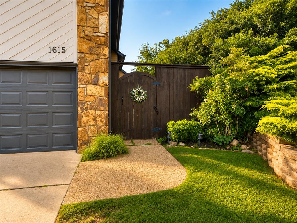 1615 Fox Hollow Ridge Property Photo 4