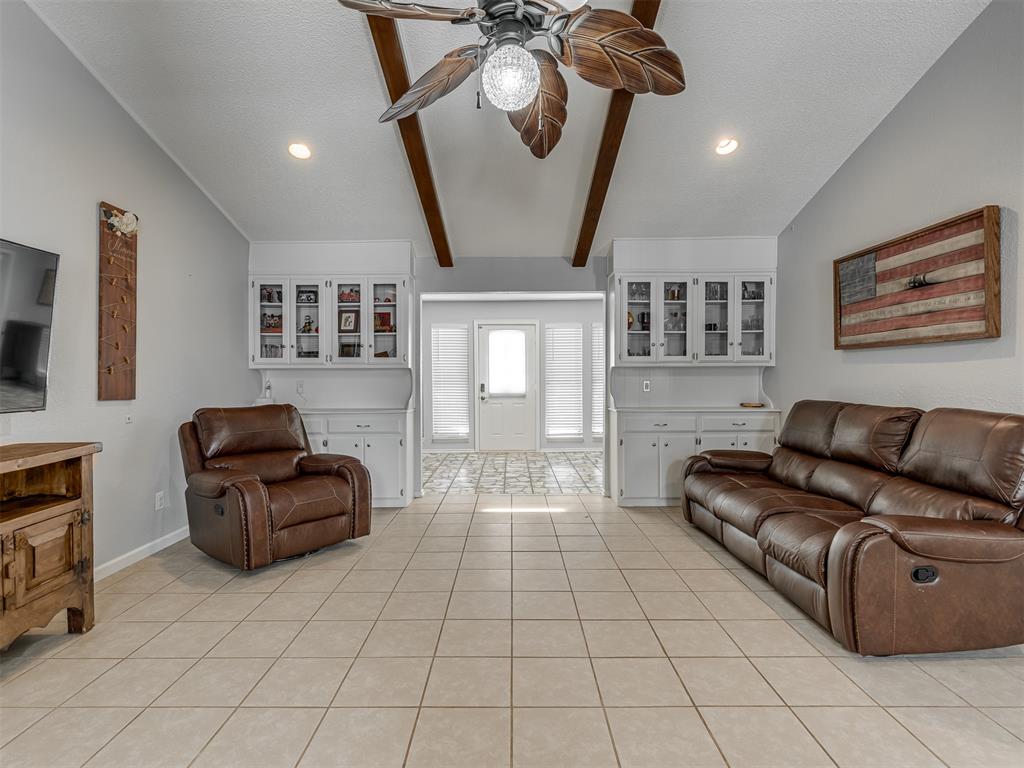 3100 N Meadowood Drive Property Photo 8