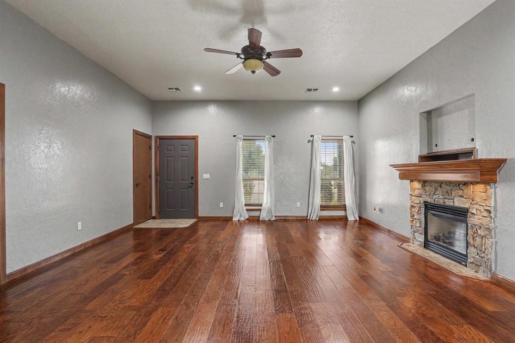 403 Scissor Tail Lane Property Photo 3