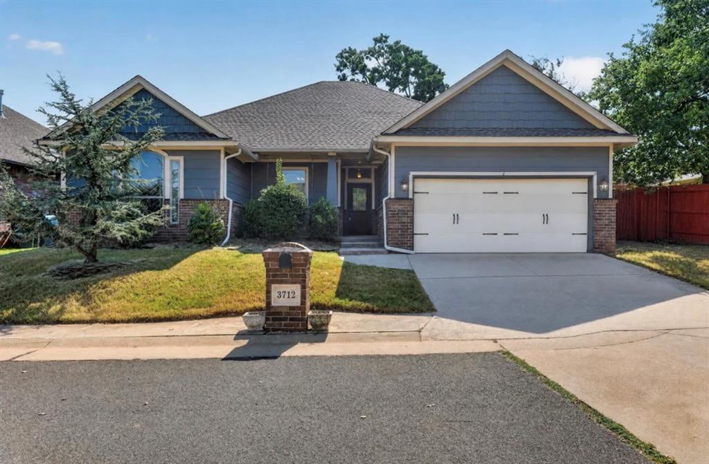 3712 Oakridge Circle Property Photo 1