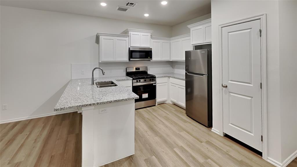 11517 University Drive Property Photo 8