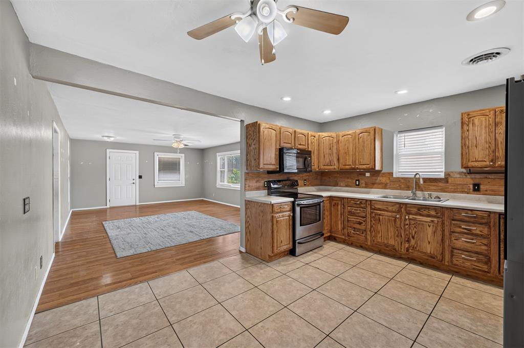 601 N Madison Avenue Property Photo 3