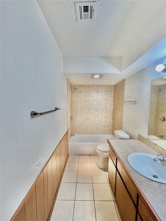 312 Chalmette Drive B Property Photo 6
