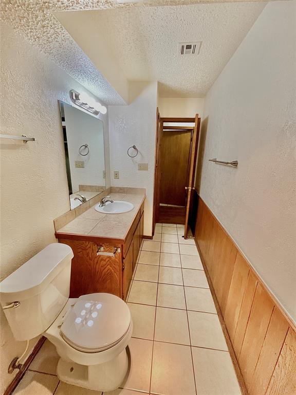 312 Chalmette Drive B Property Photo 9