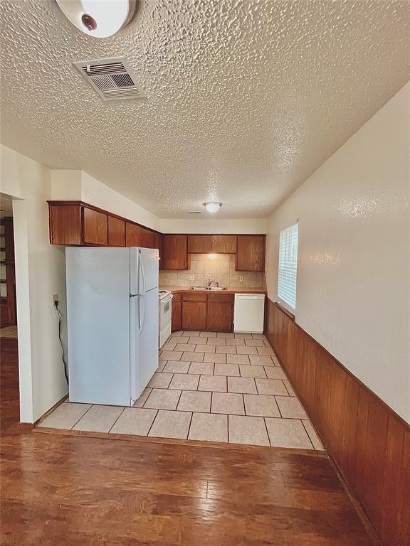 312 Chalmette Drive B Property Photo 14