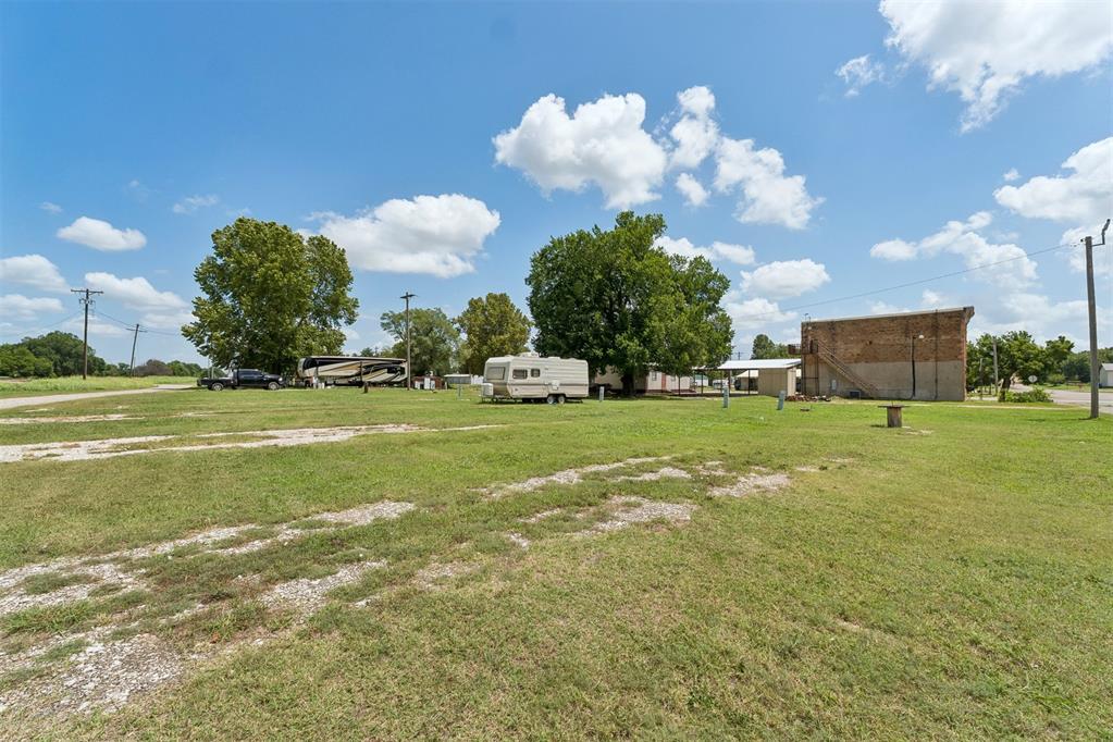 120 W Baty Avenue Property Photo 6