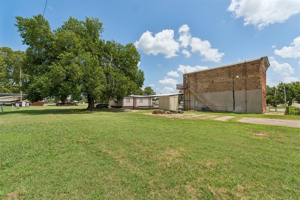 120 W Baty Avenue Property Photo 7