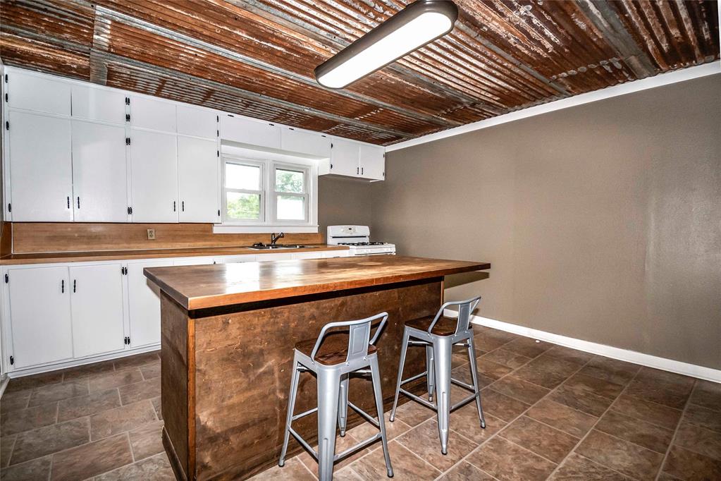 115 W 5th Street Property Photo 4