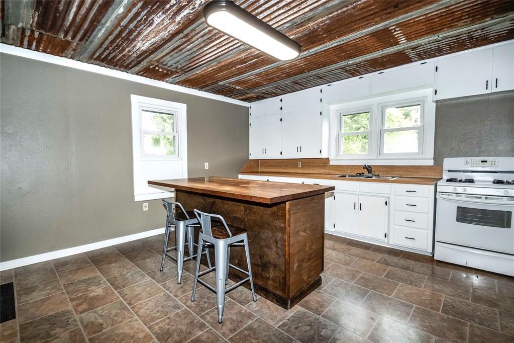 115 W 5th Street Property Photo 6