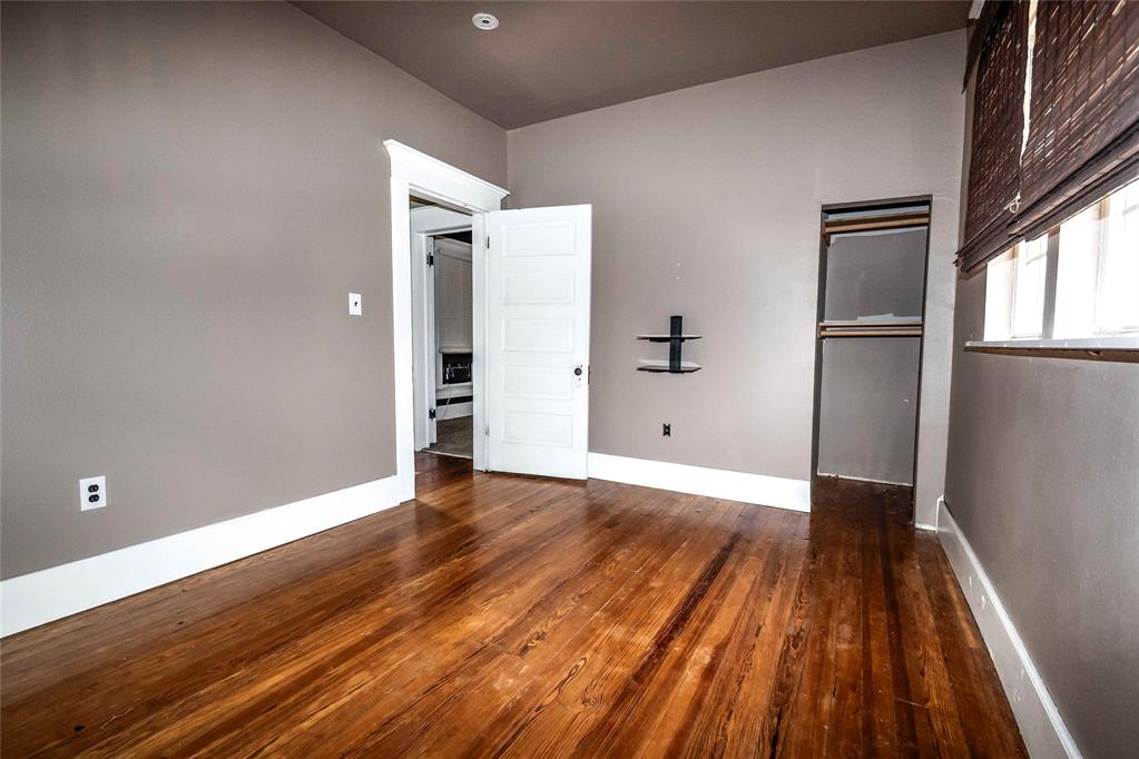 115 W 5th Street Property Photo 14