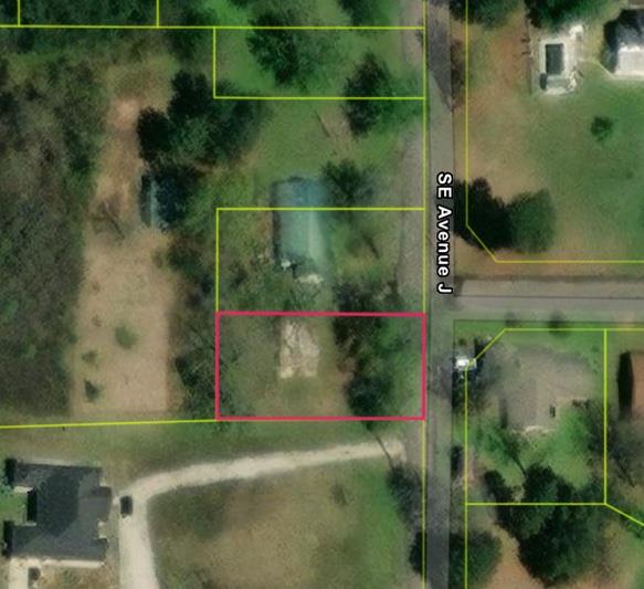 709 Se Avenue J Property Photo 8