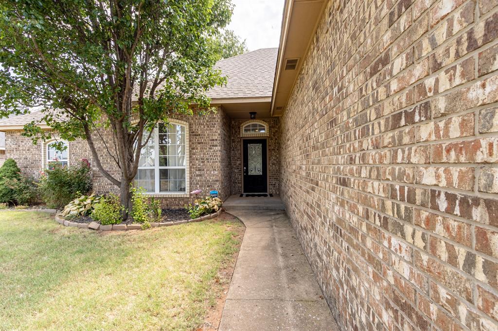 2318 Tailwind Drive Property Photo 6