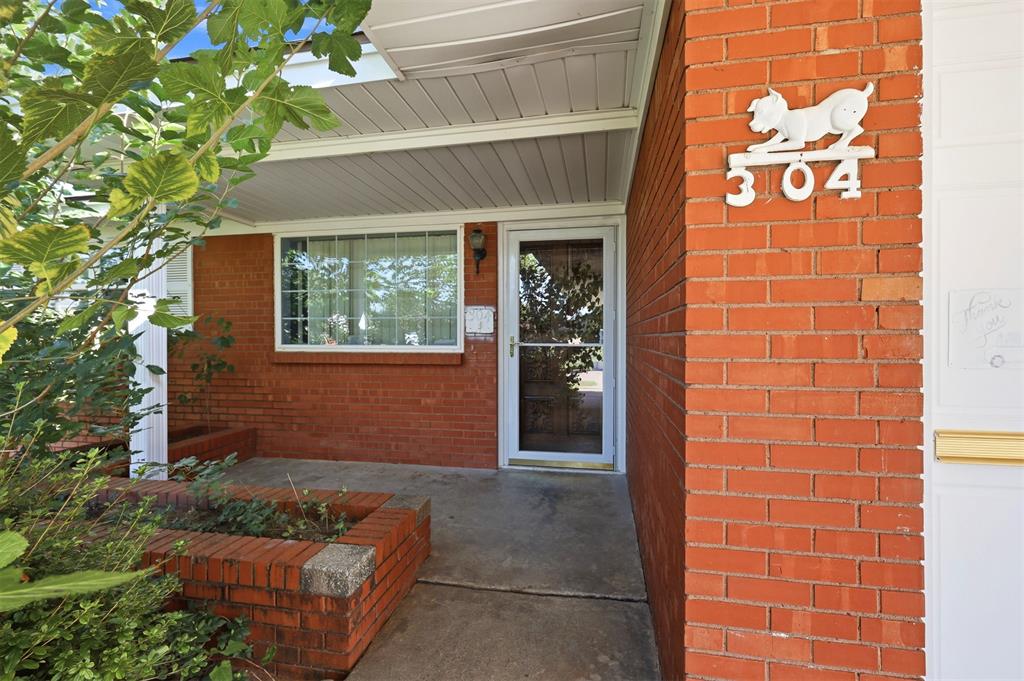304 Country Club Terrace Property Photo 3