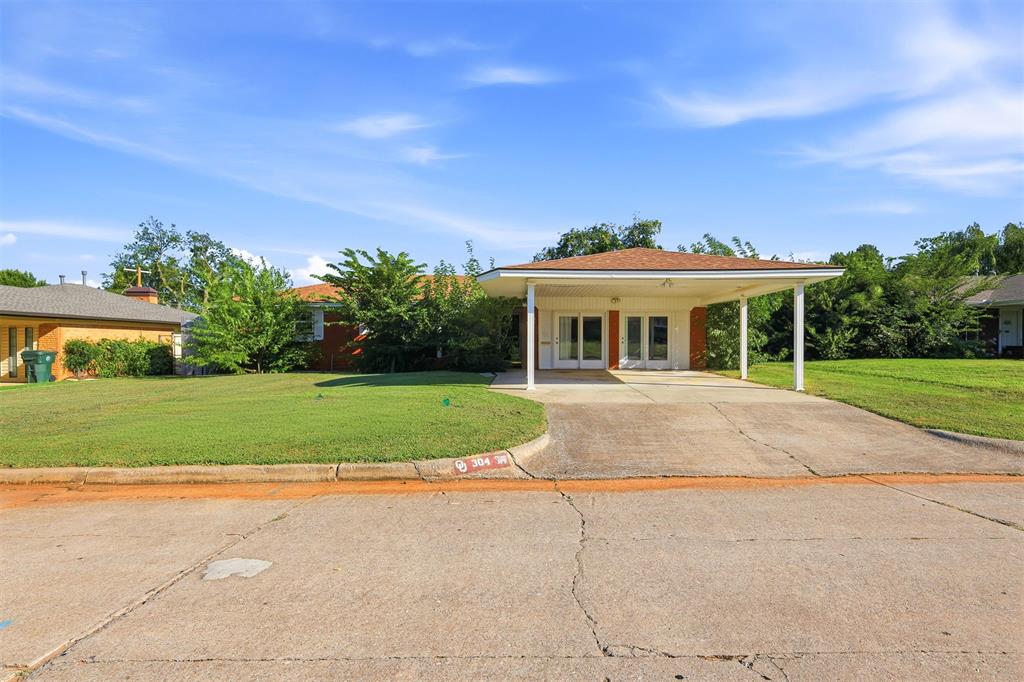 304 Country Club Terrace Property Photo 4