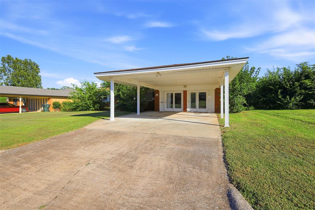 304 Country Club Terrace Property Photo 5