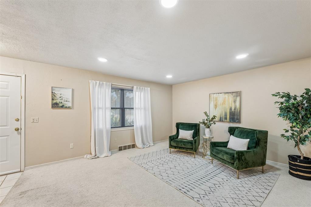 5737 Nw 47th Street Property Photo 5