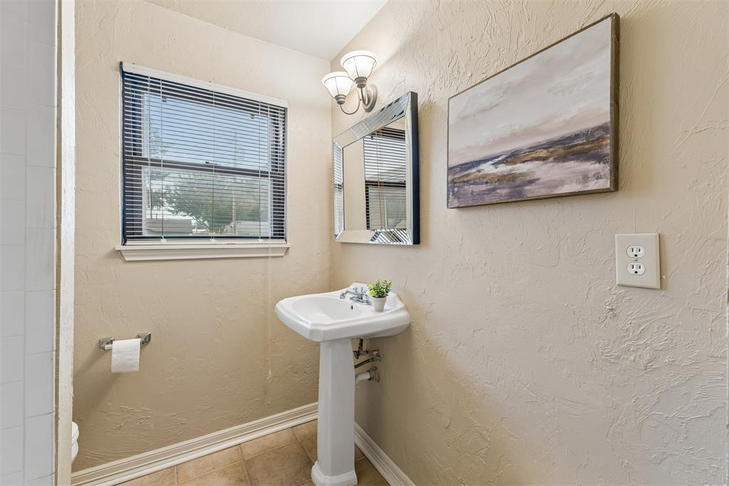 5737 Nw 47th Street Property Photo 13