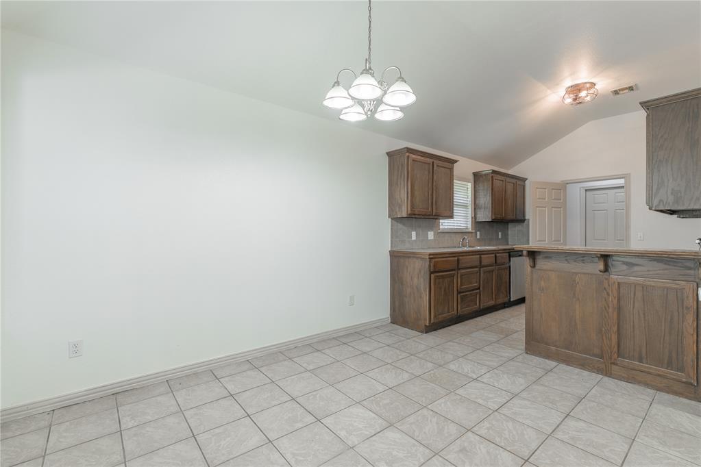 2608 Queenston Avenue Property Photo 9