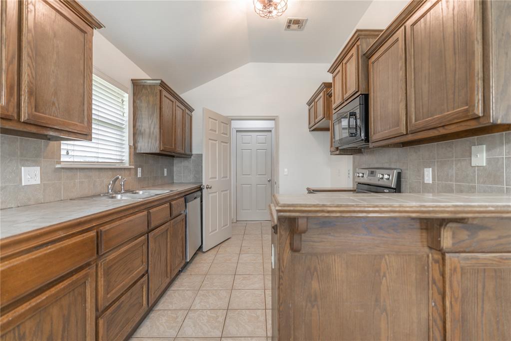 2608 Queenston Avenue Property Photo 11