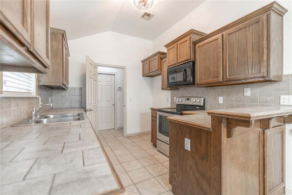 2608 Queenston Avenue Property Photo 12
