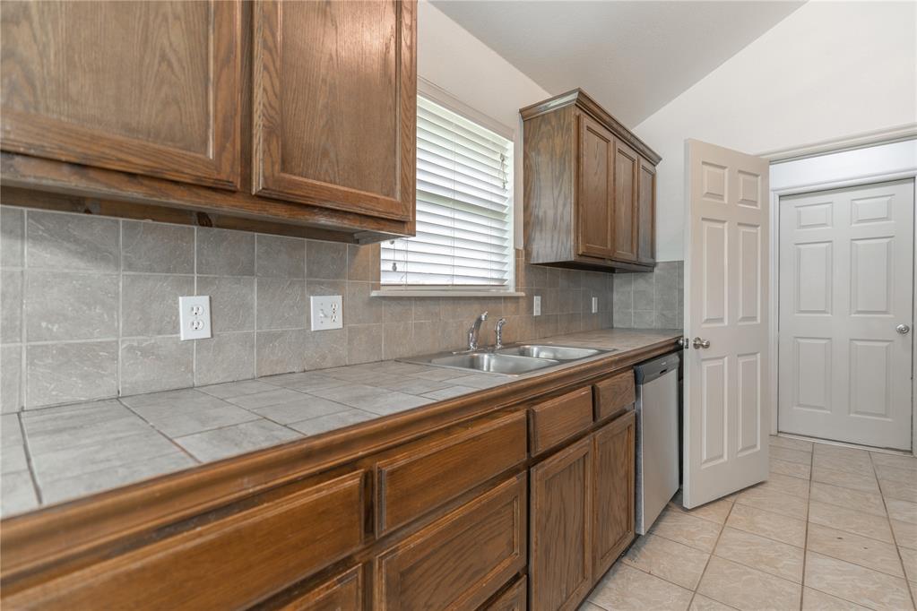 2608 Queenston Avenue Property Photo 13