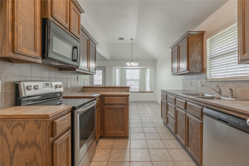 2608 Queenston Avenue Property Photo 14