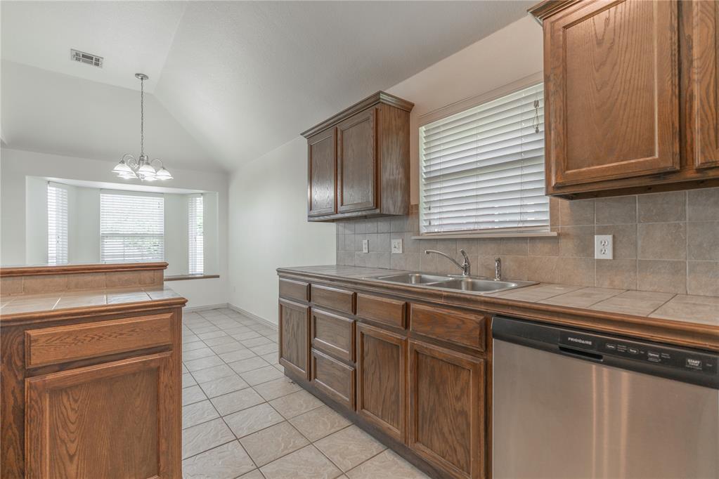 2608 Queenston Avenue Property Photo 15