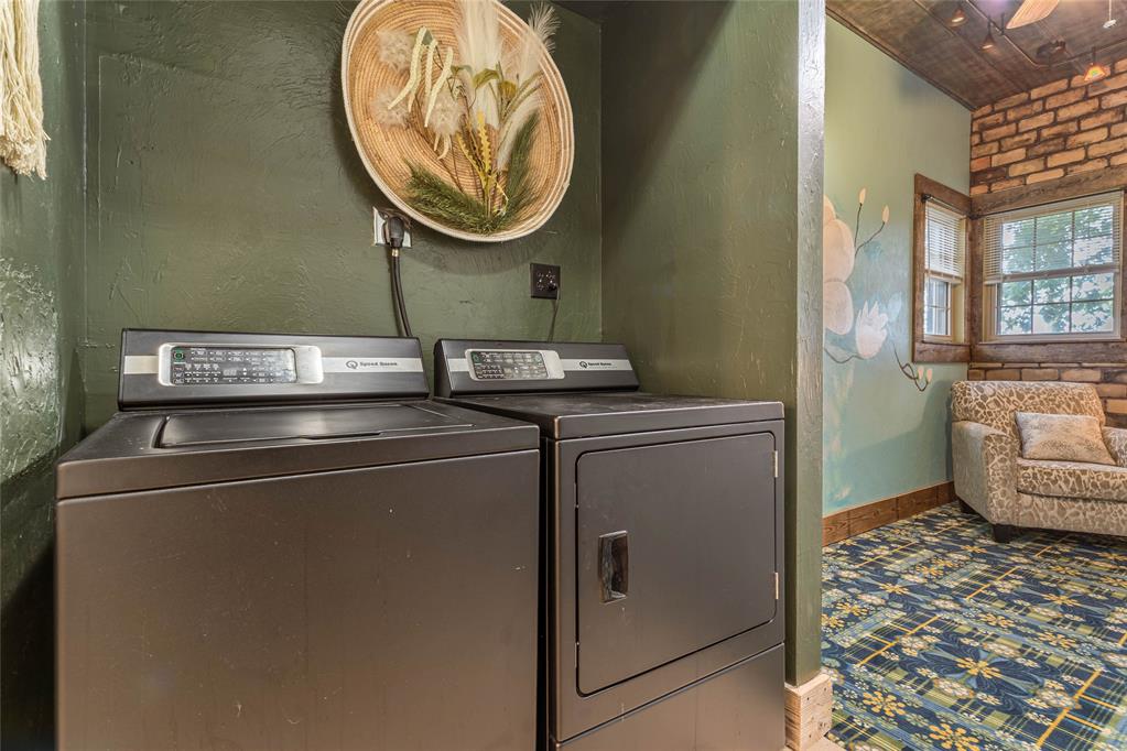 1021 W Broadway Avenue Property Photo 15