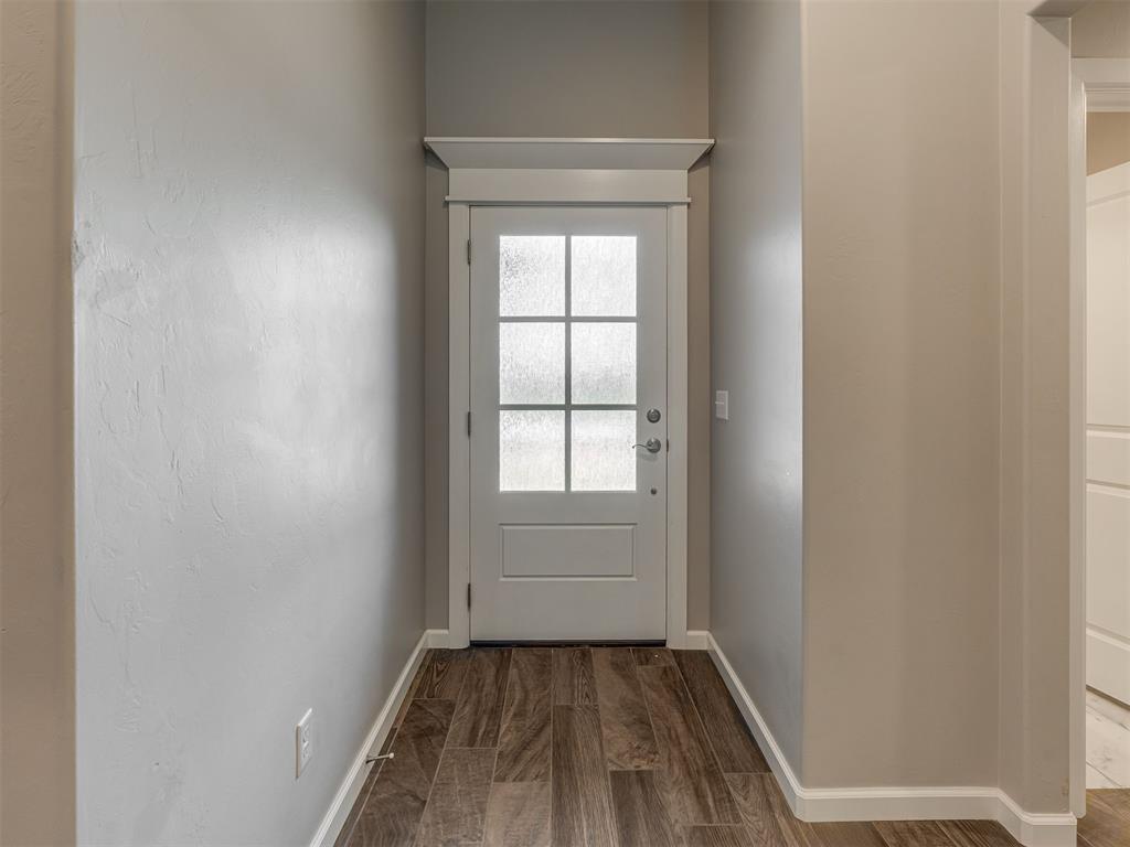 5209 White Gold Avenue Property Photo 3