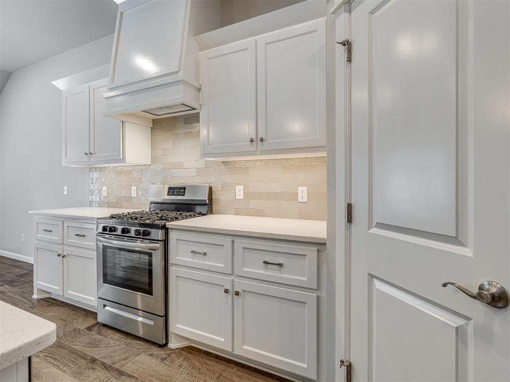 5209 White Gold Avenue Property Photo 8