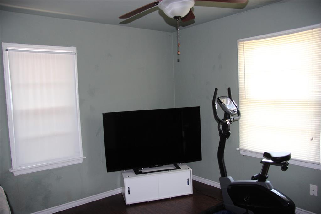 945 Sw 51st Street Property Photo 9
