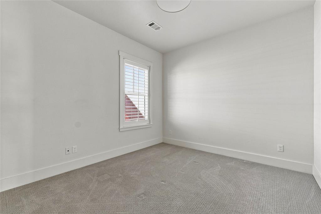 1729 Runway Boulevard Property Photo 17
