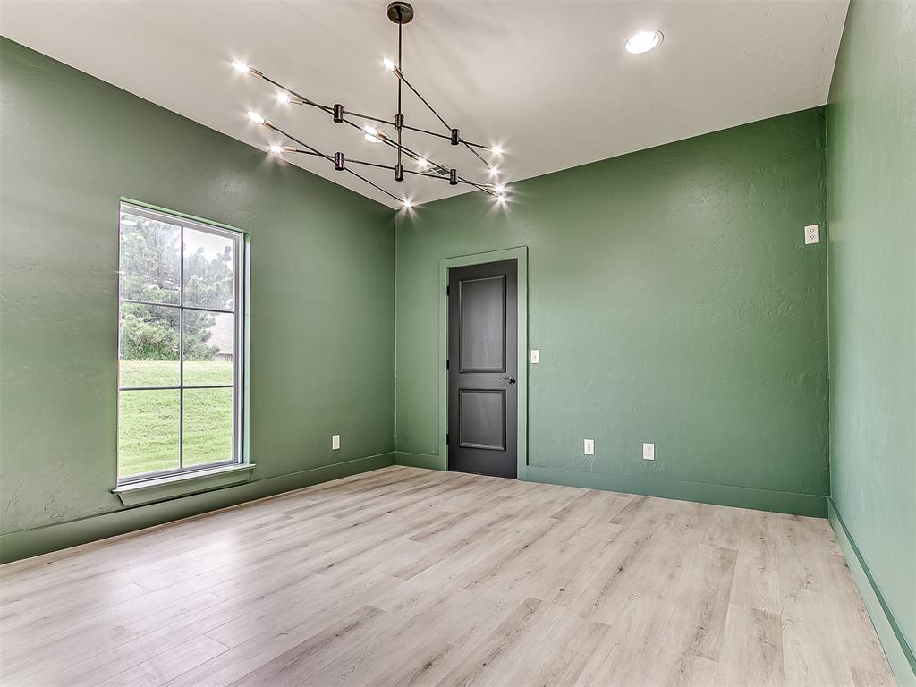 1725 W 33rd Street Property Photo 6