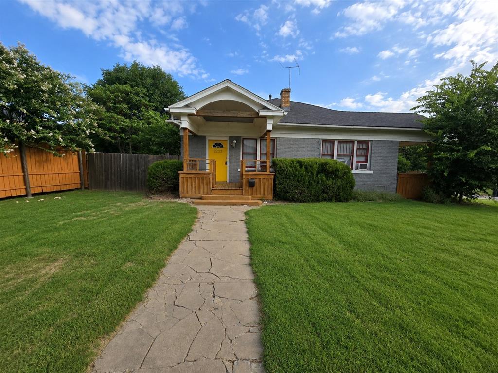 2203 N Barnes Avenue Property Photo 1