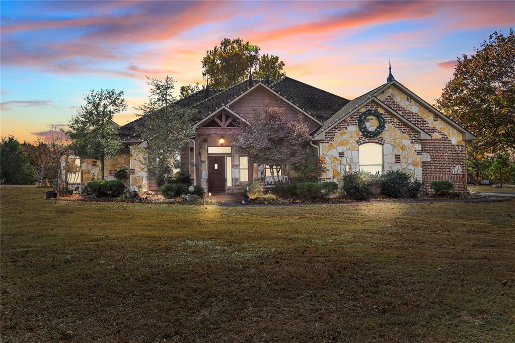 555 N White Chimney Road Property Photo 1