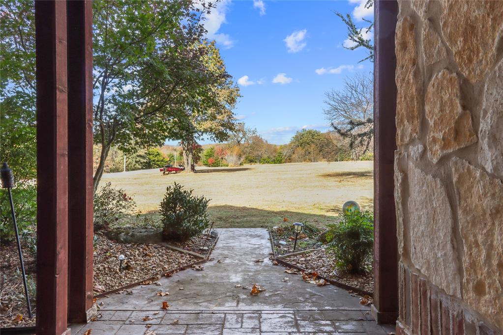 555 N White Chimney Road Property Photo 3