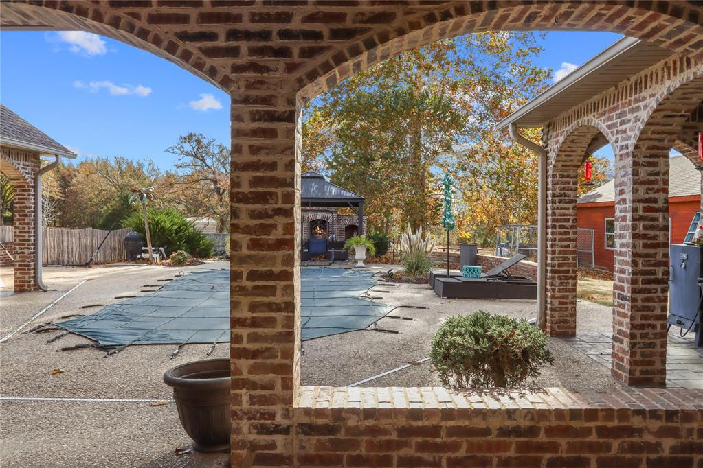 555 N White Chimney Road Property Photo 10