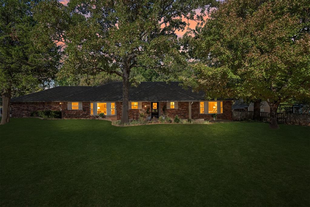 10431 Black Oaks Drive Property Photo 1