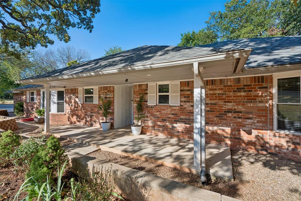10431 Black Oaks Drive Property Photo 2
