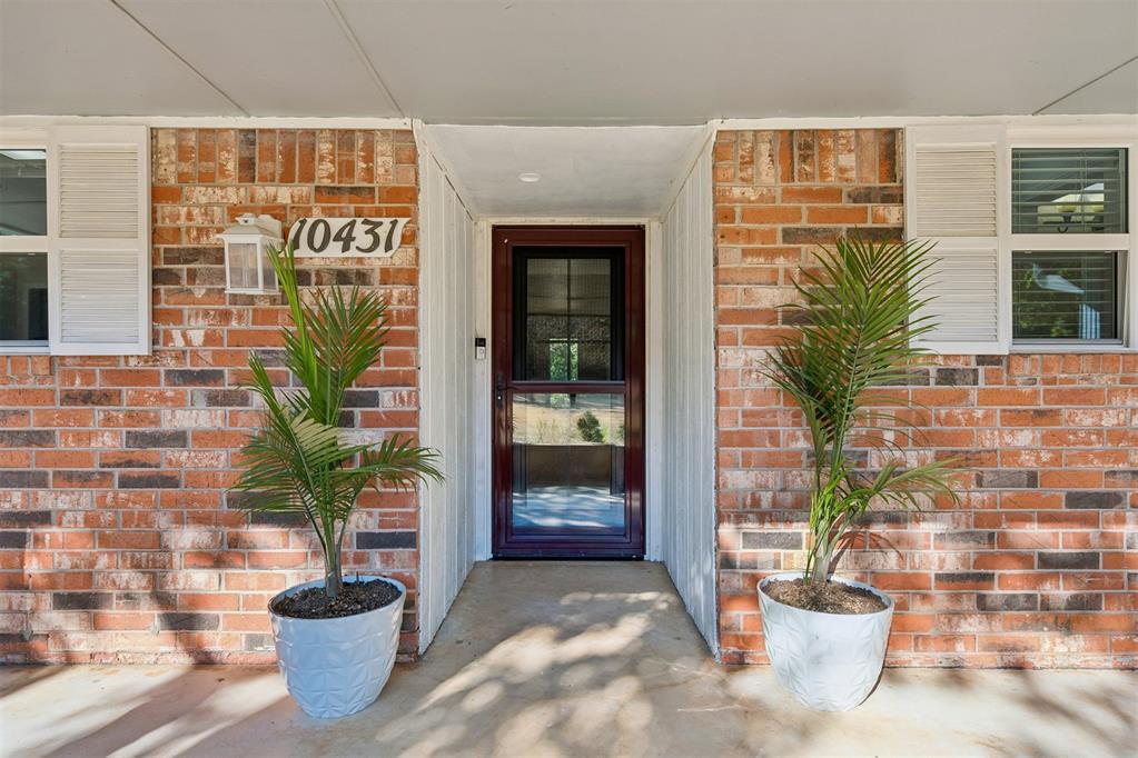 10431 Black Oaks Drive Property Photo 3