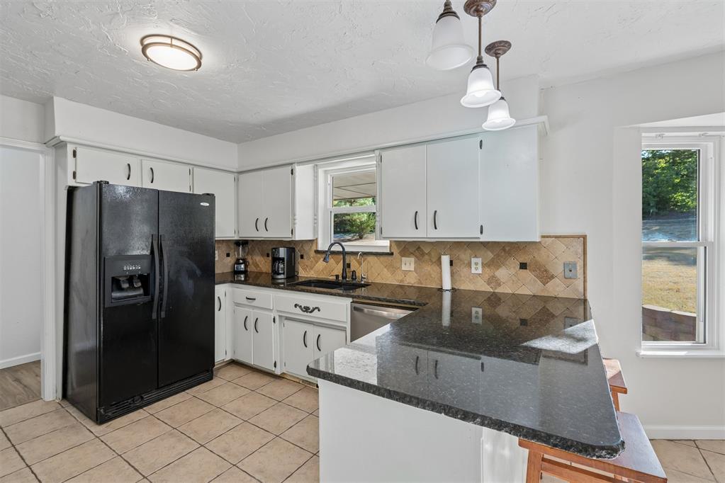 10431 Black Oaks Drive Property Photo 7