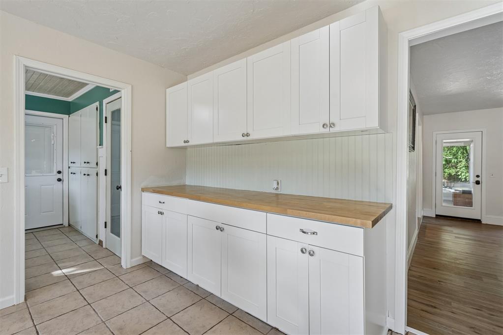 10431 Black Oaks Drive Property Photo 9