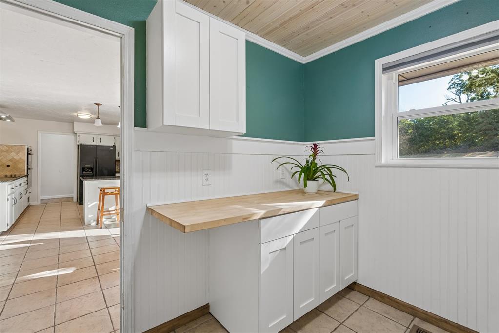 10431 Black Oaks Drive Property Photo 11