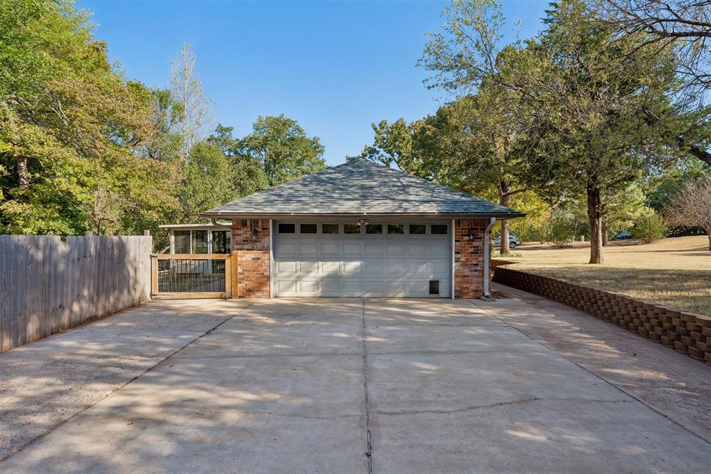 10431 Black Oaks Drive Property Photo 14