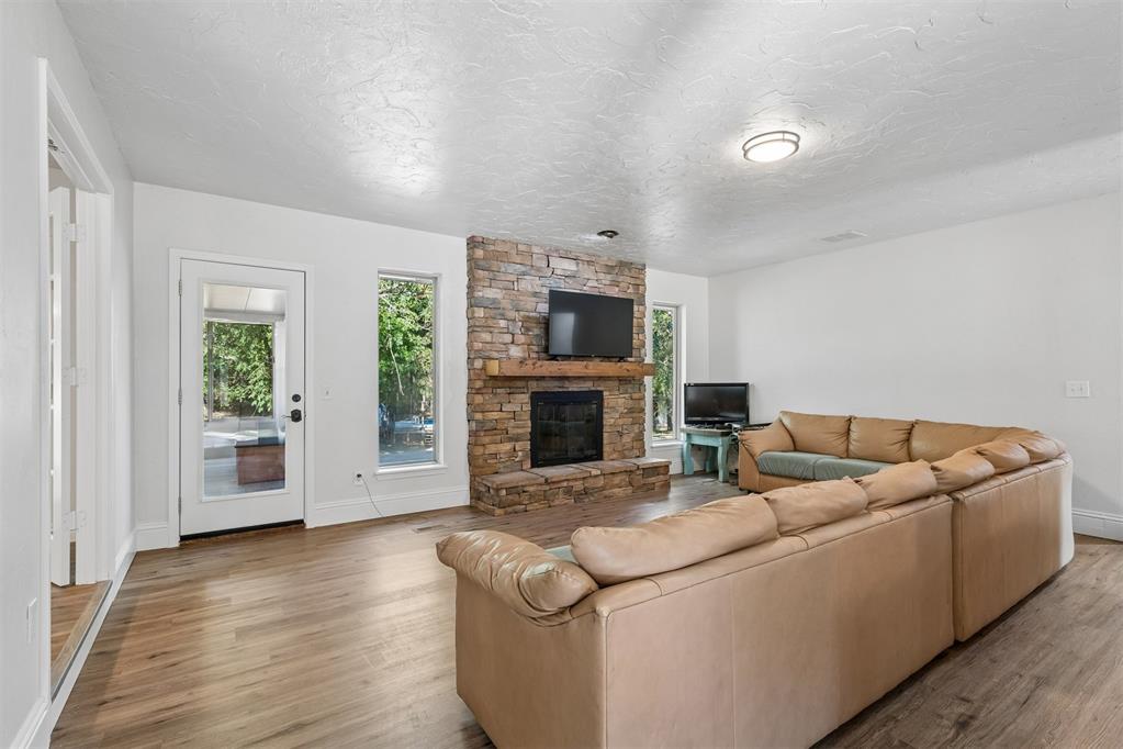 10431 Black Oaks Drive Property Photo 18