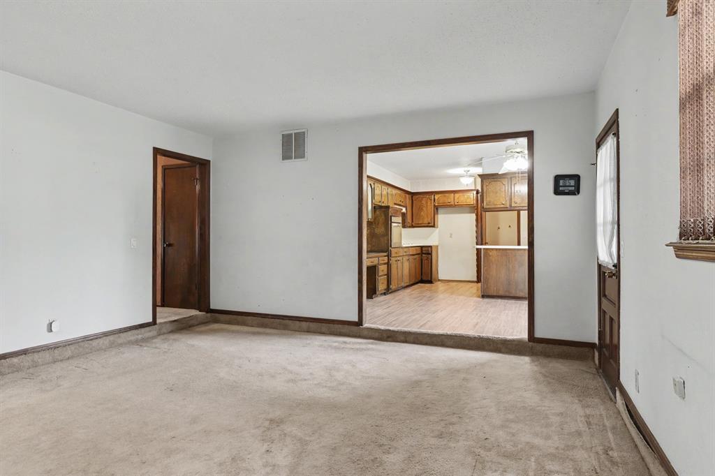 9612 S Blackwelder Property Photo 4
