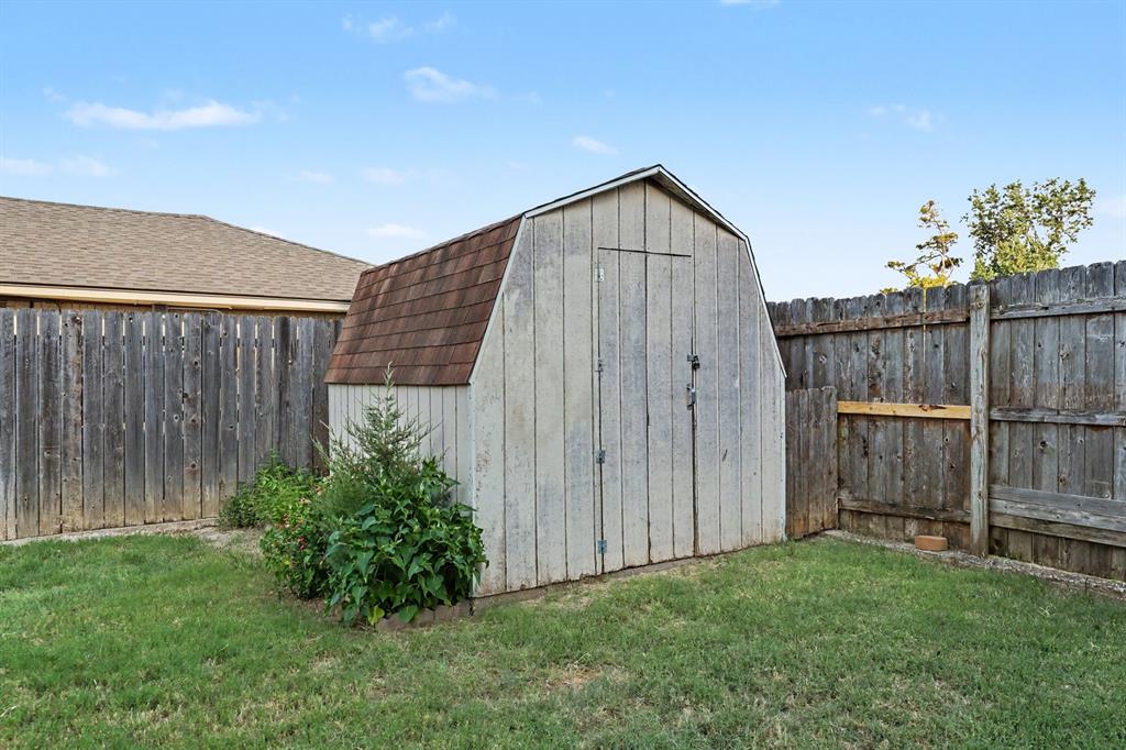 9612 S Blackwelder Property Photo 18