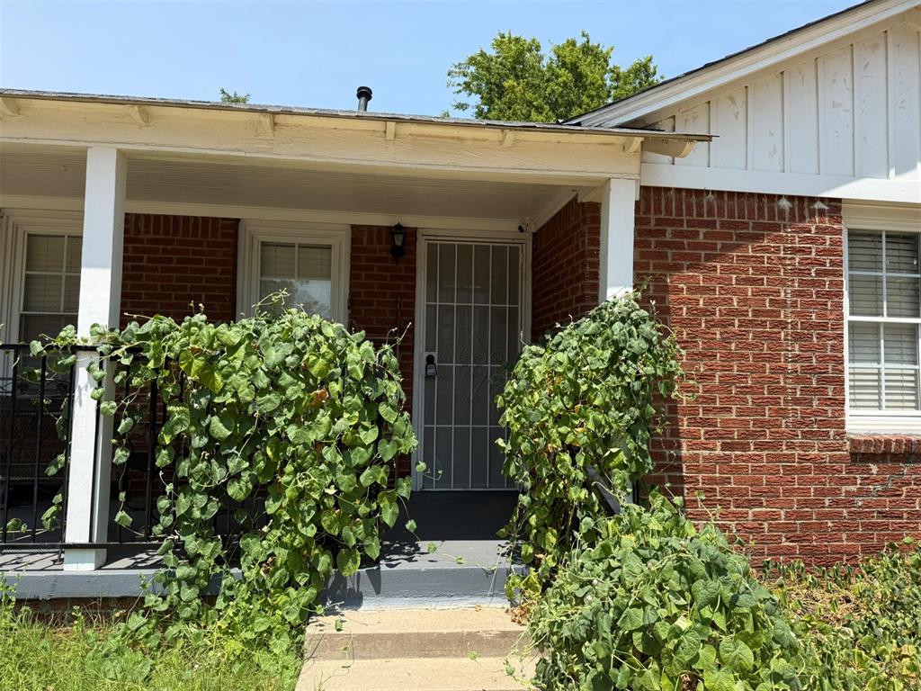 1241 Nw 94th Street Property Photo 3