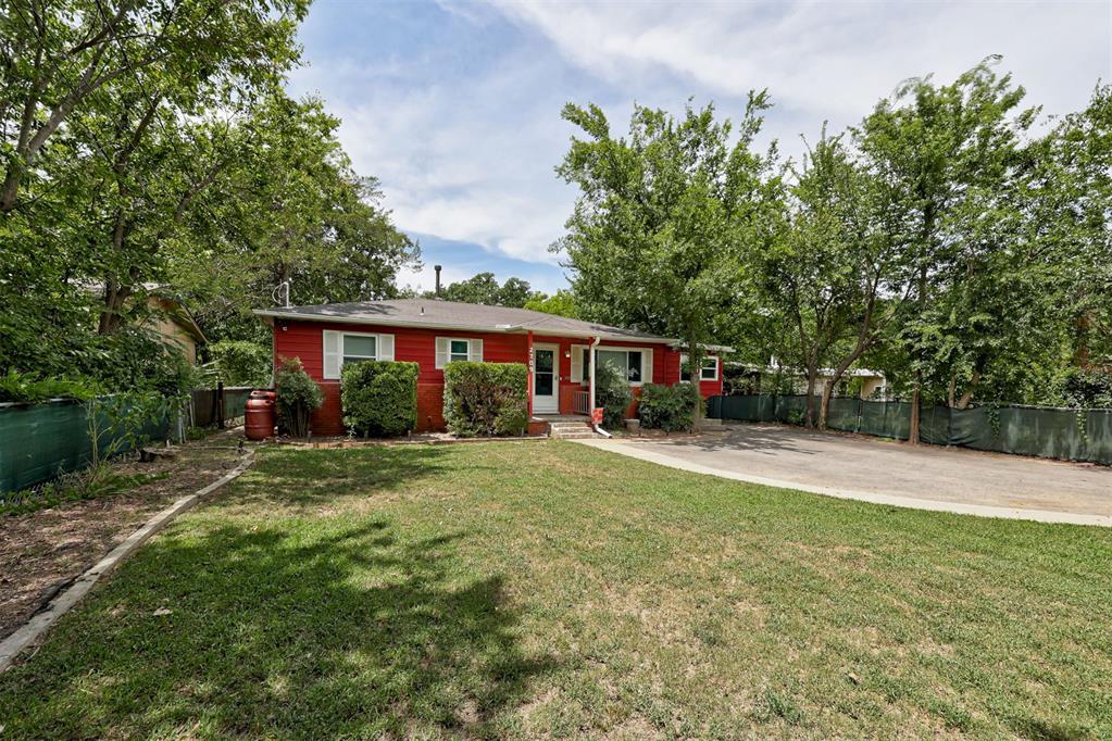 2709 N Saint Peter Avenue Property Photo 4