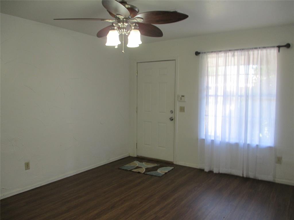 1052 Nw 7th Place Property Photo 3